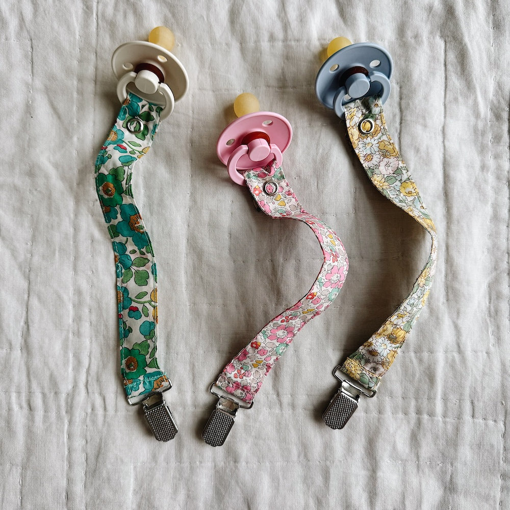 Lalaby - Pacifier clip pink betsy