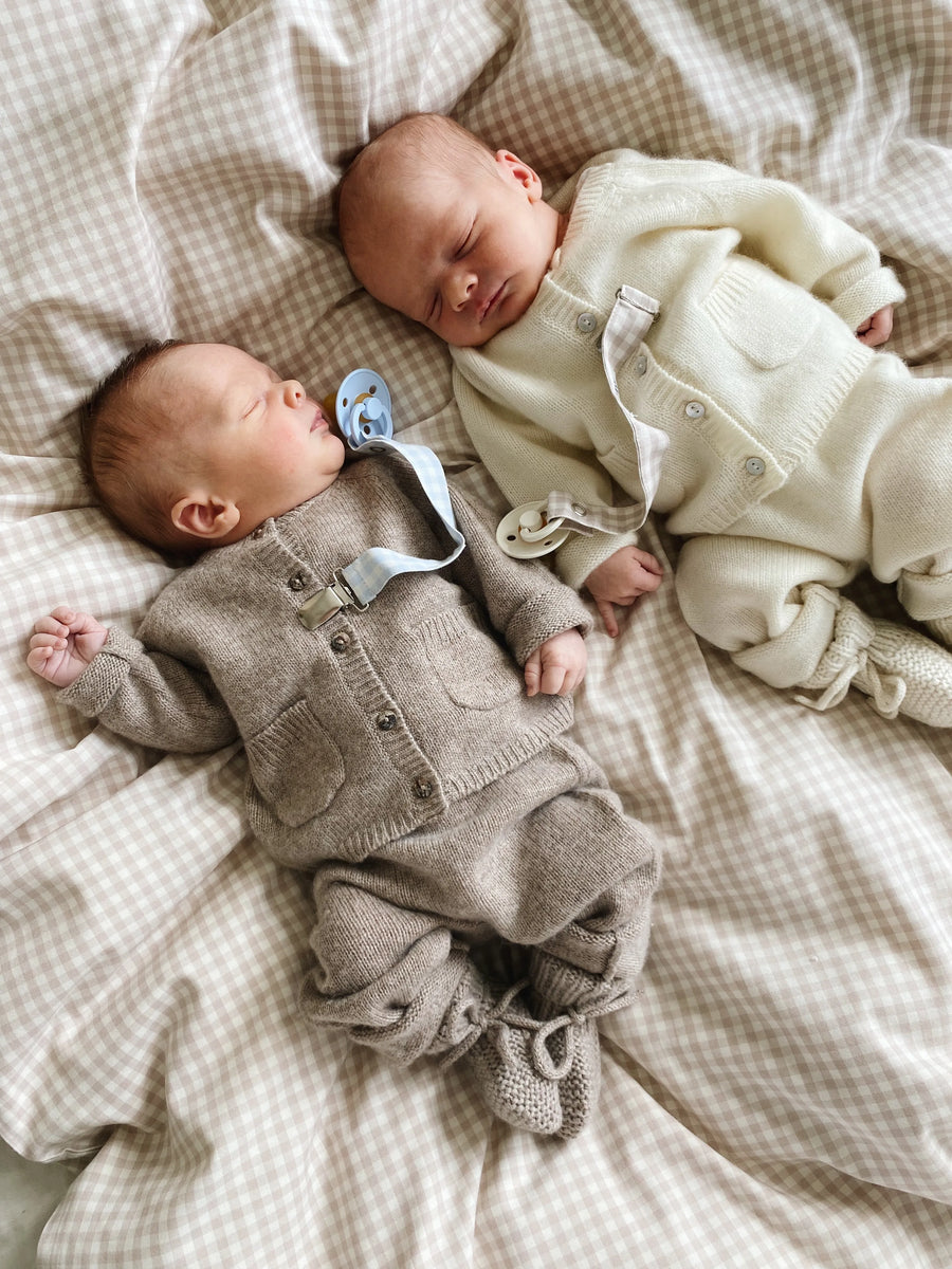 Bobbie cardigan toast (baby)