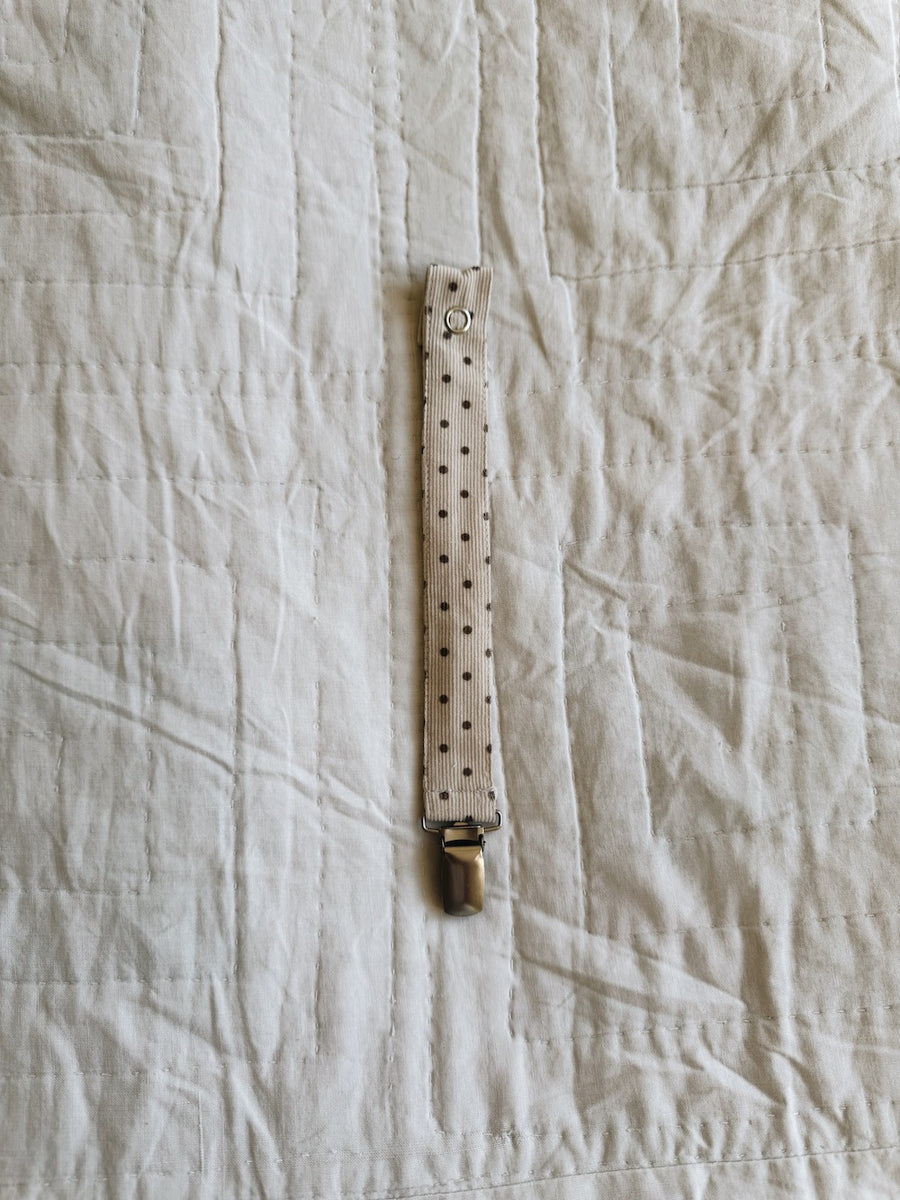 Pacifier clip brown dot