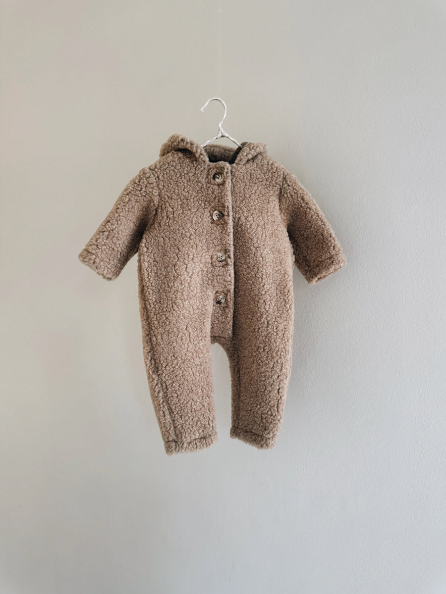 Thule onesie caramel