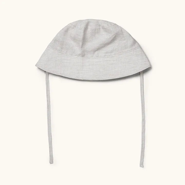 <tc>Loui baby hat beach</tc>