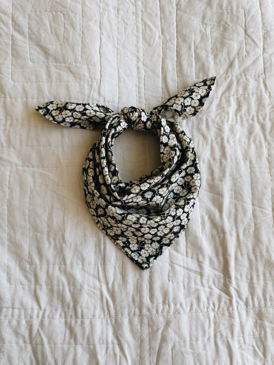 Vera scarf snowflower