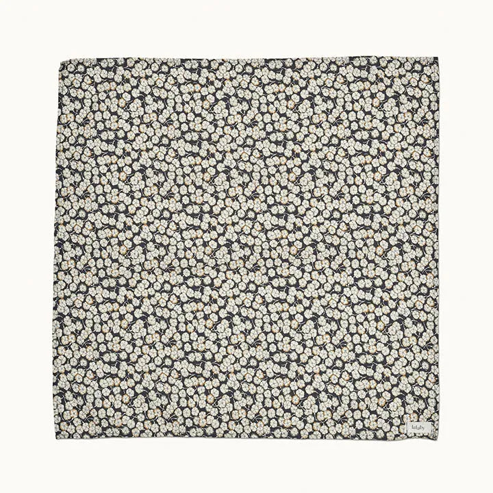 Vera scarf snowflower