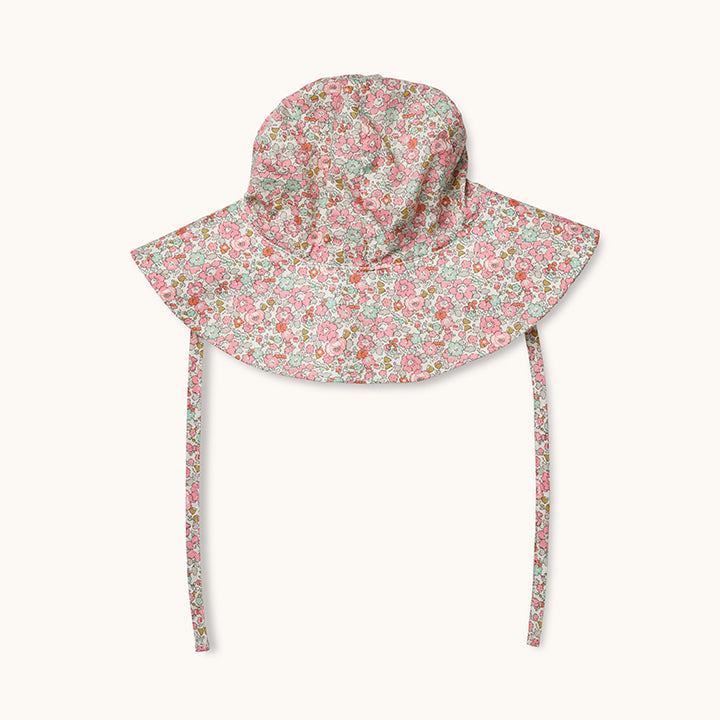 <tc>Yvonne hat pink betsy</tc>