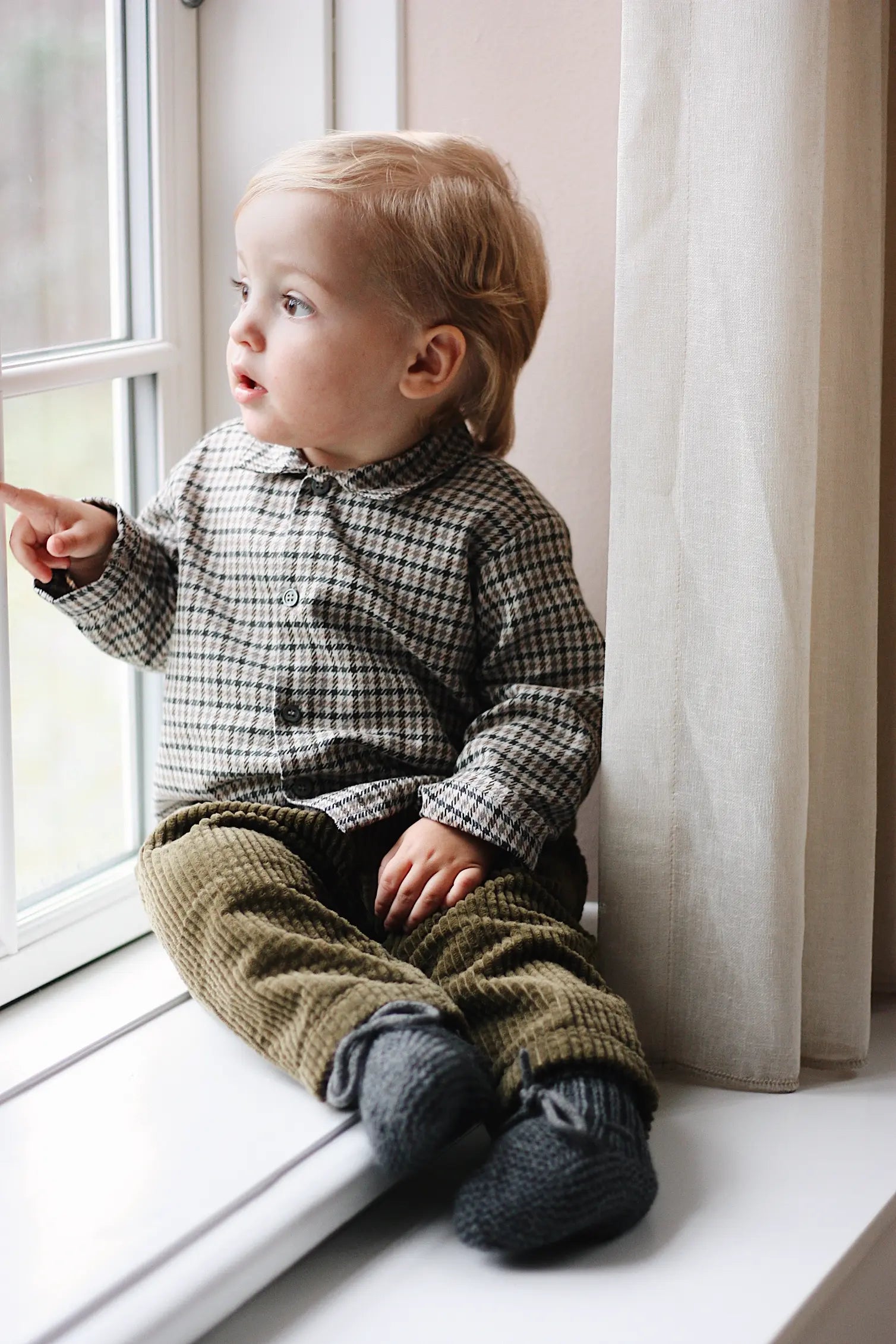 Baby boy wearing Lalaby Alpha shoes in storm grey cashmere