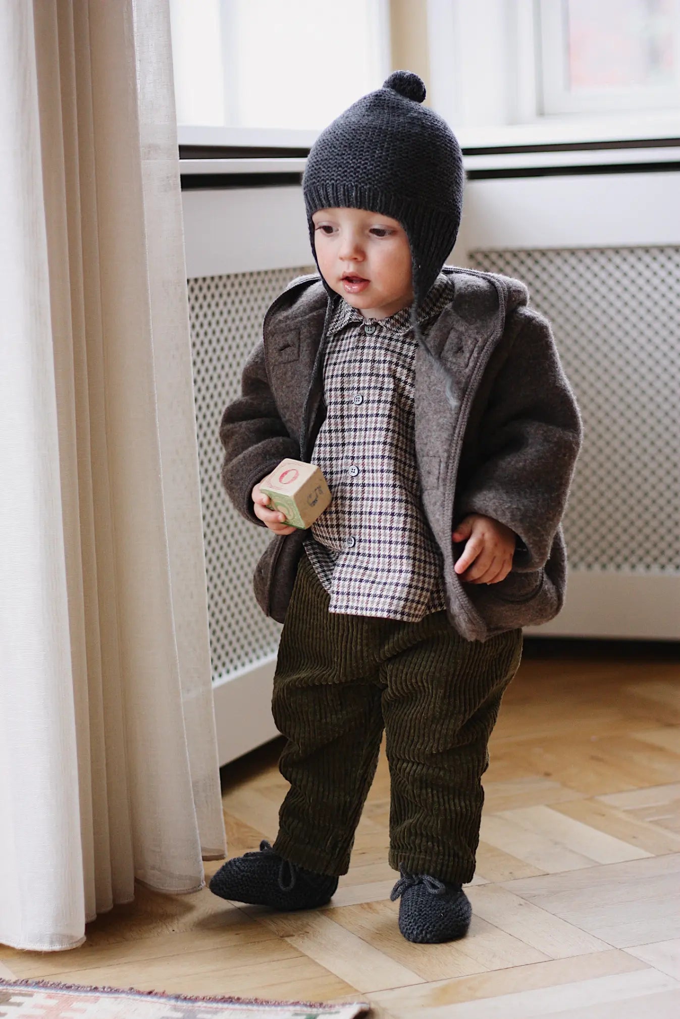 Baby boy wearing Lalaby Bobo hat in storm grey cashmere