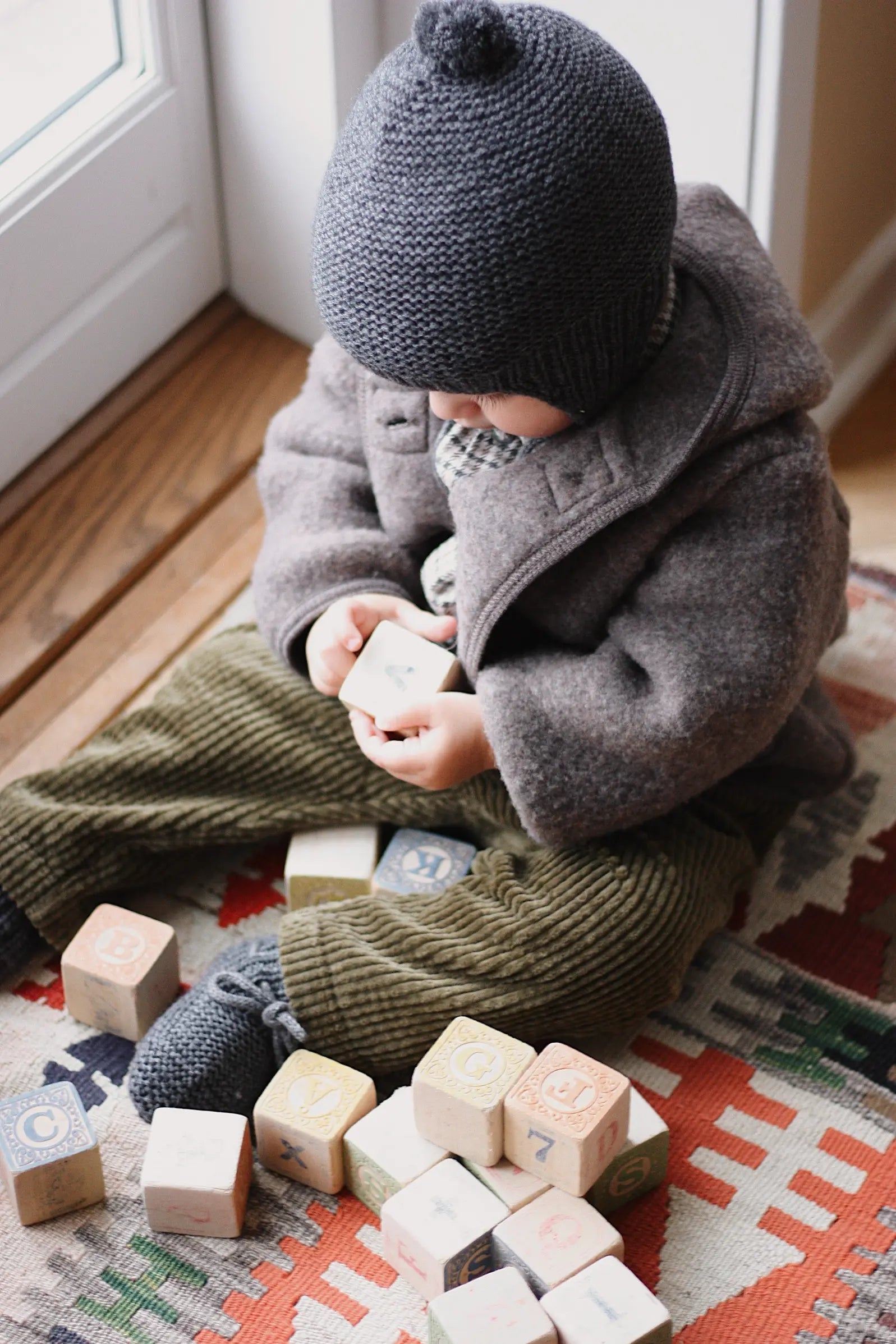 Baby boy wearing Lalaby Bobo hat in storm grey cashmere
