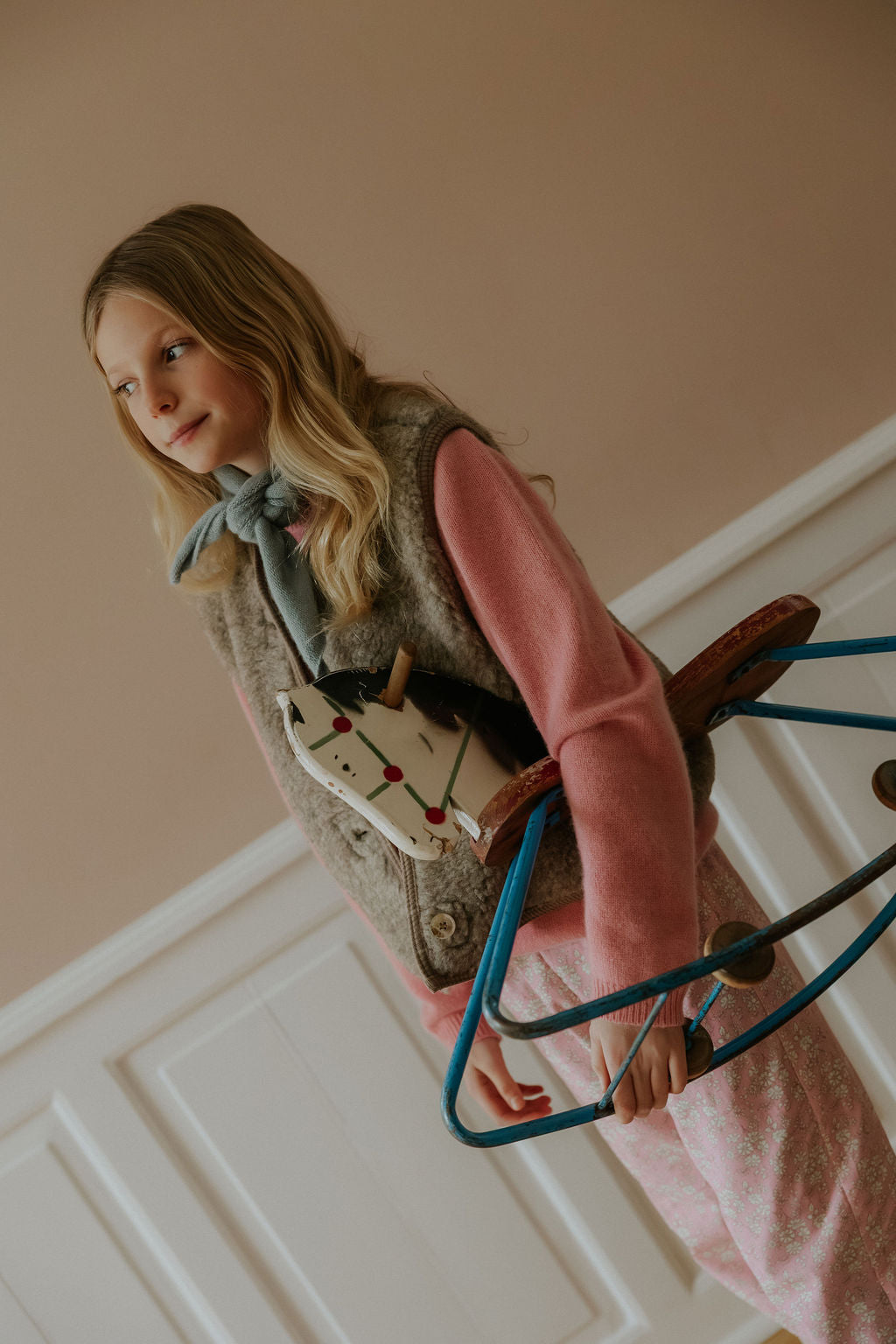 Girl wearing Lalaby Colin jumper in sorbet pink cashmere