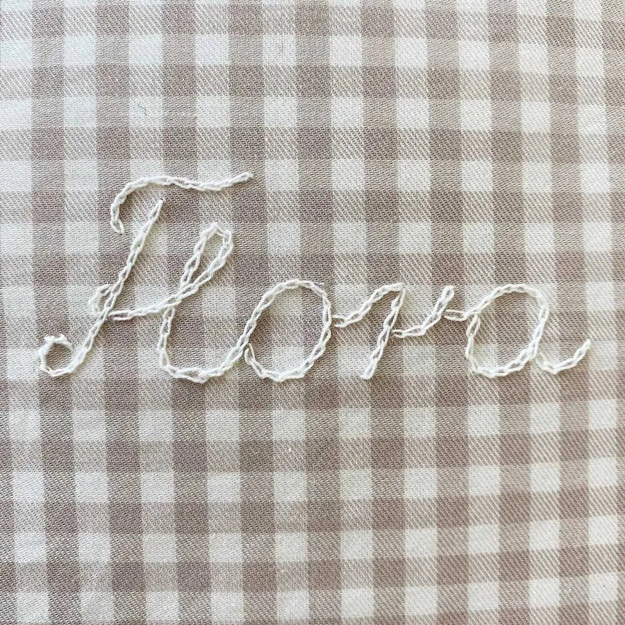 Classic baby bedding beige gingham - lalaby.com