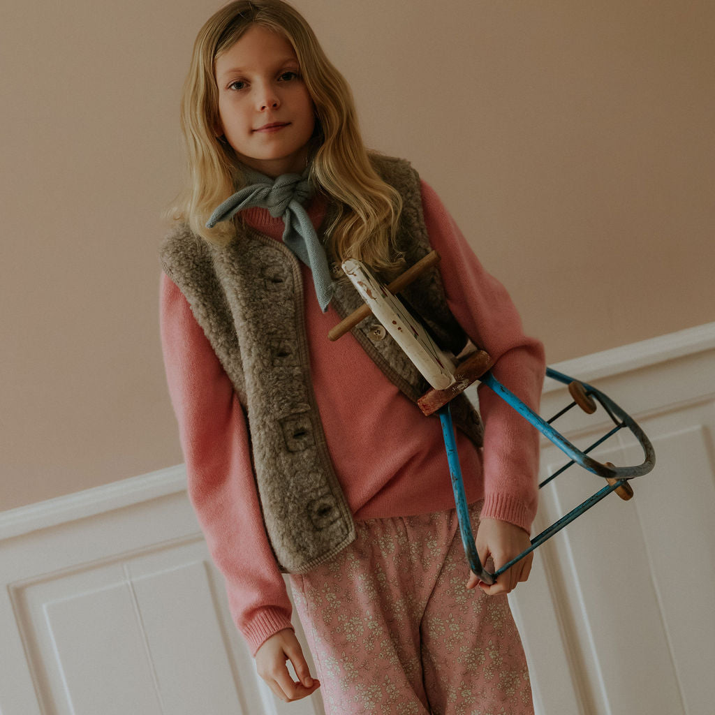 Girl wearing Lalaby Lotte pants for kids in pink flower liberty cotton corduroy 