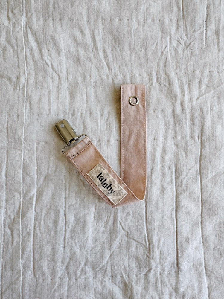 Lalaby pacifier clip for babies in blush pink organic cotton