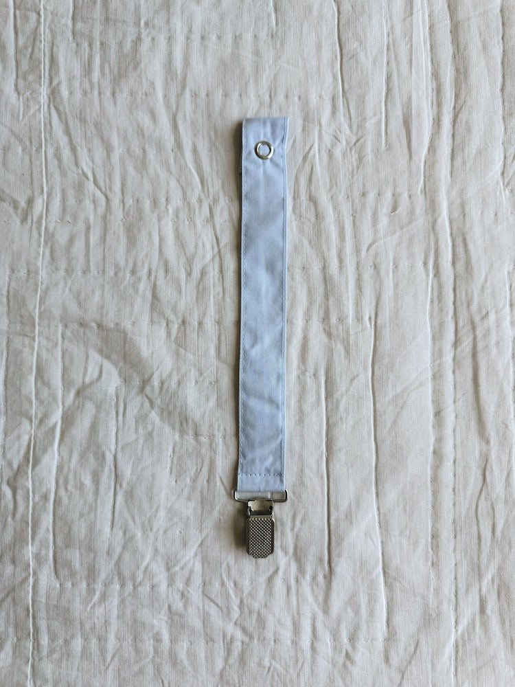 Lalaby pacifier clip for babies in sky blue organic cotton