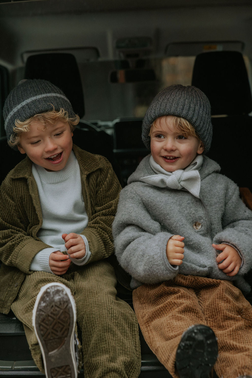 Girl wearing Lalaby Winston hat in storm grey cashmere